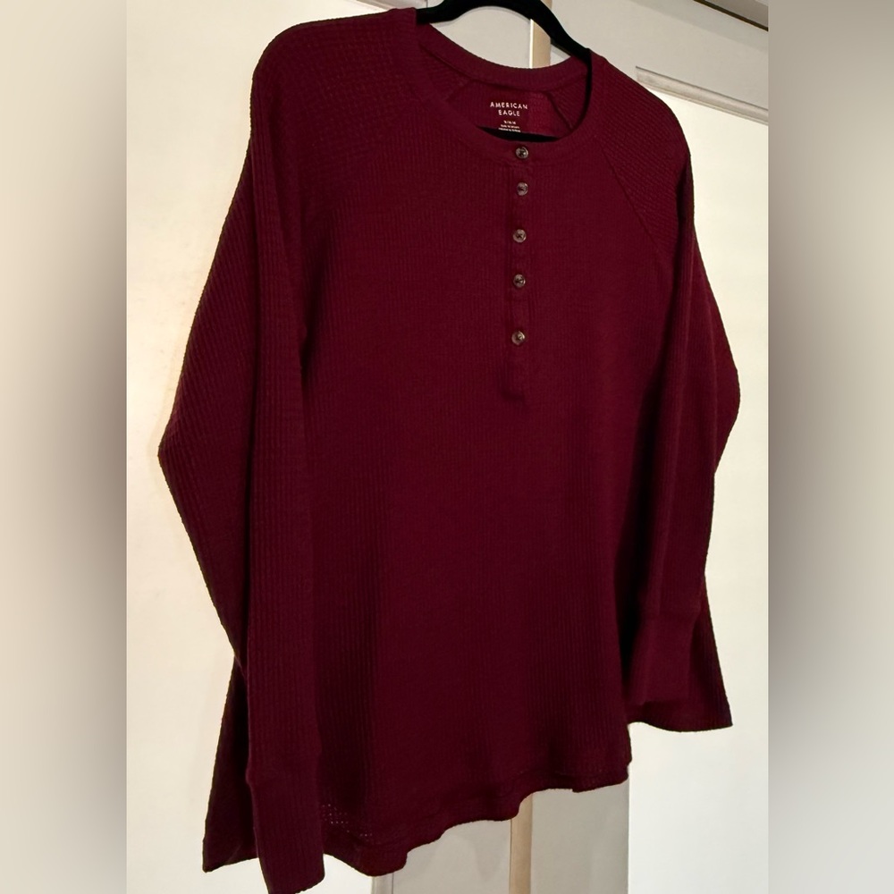 American Eagle Deep Red soft Waffle Henley women’s Medium